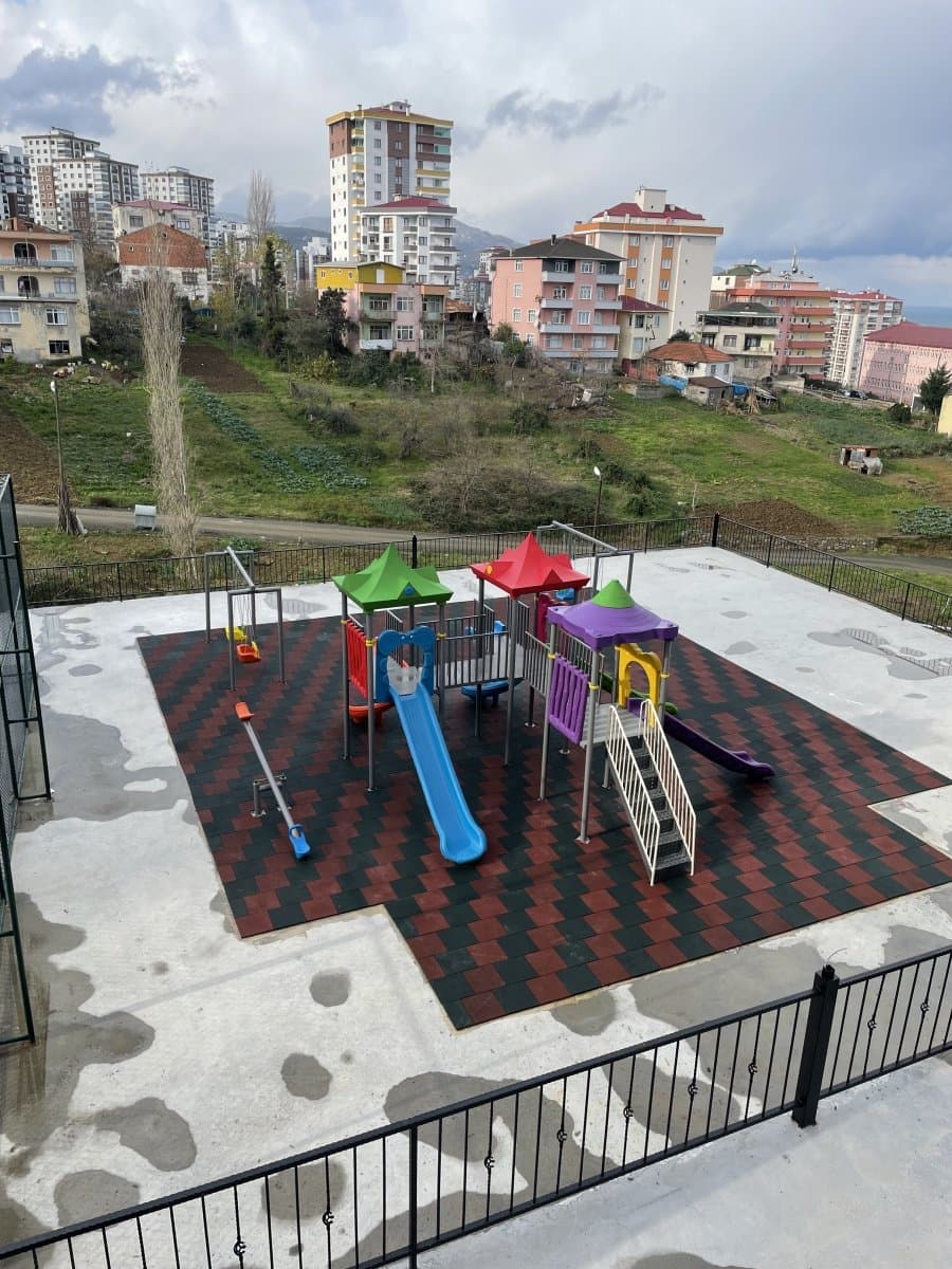 Trabzon Söğütlü'de Deniz ve Doğa Manzaralı Daireler