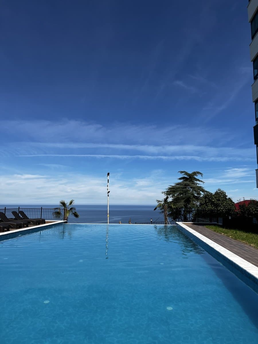 شقق جديدة مع شرفة في طرابزون أورتاحصار