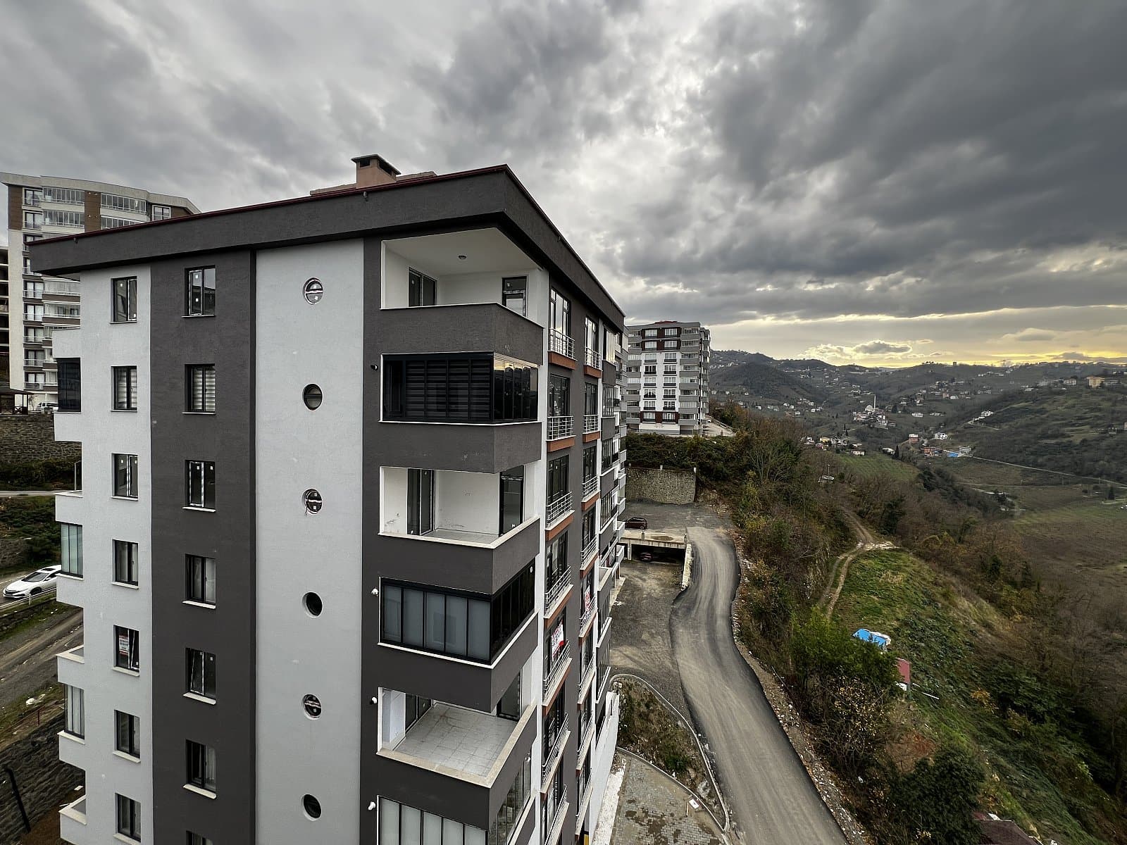 Apartments with Separate Kitchen in Middlefloor in Trabzon Ortahisar