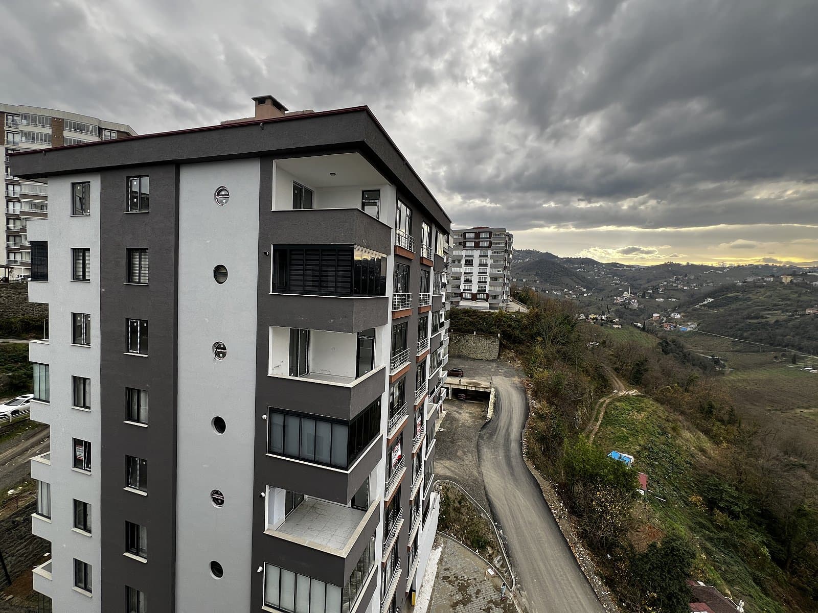 Apartments with Separate Kitchen in Middlefloor in Trabzon Ortahisar