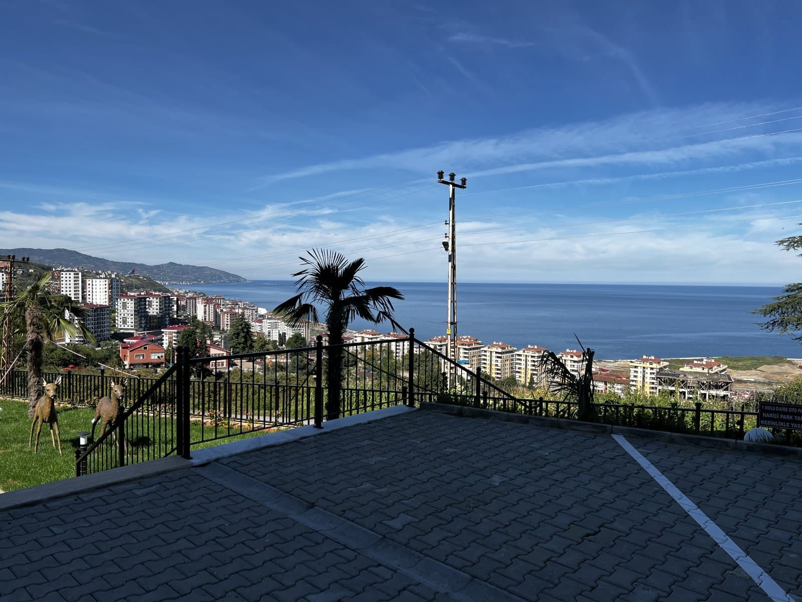 شقق جديدة مع شرفة في طرابزون أورتاحصار