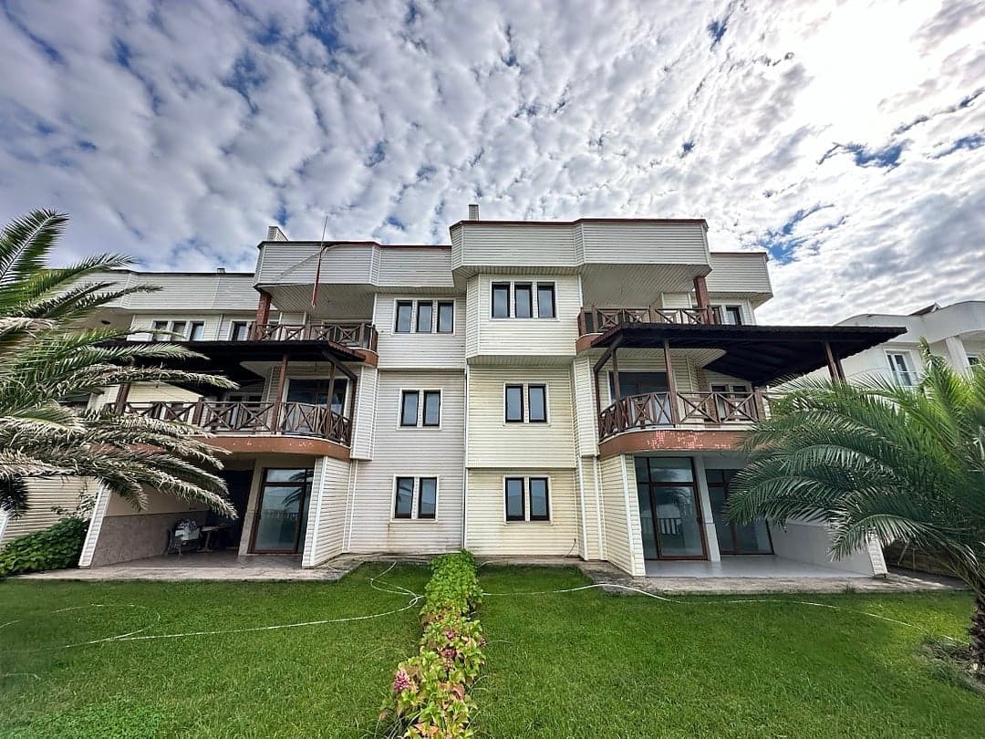 特拉布宗(Trabzon)阿尔辛(Arsin)带私人海滩通道的宽敞三层复式别墅